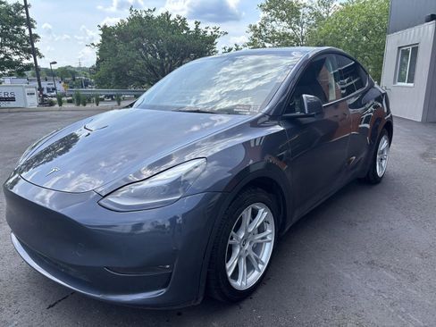 Used 2023 Tesla Model Y Long Range AWD/4WD image 5