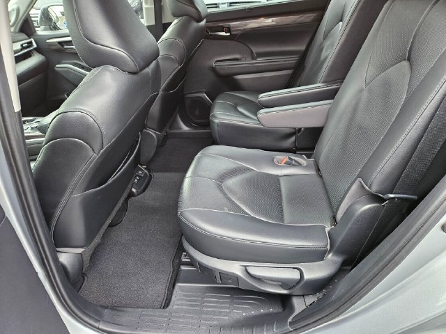 Used 2021 Toyota Highlander Limited AWD/4WD image 20