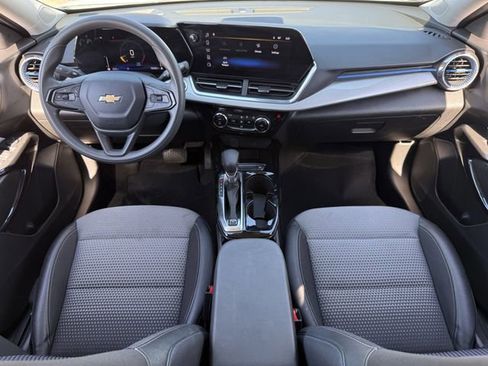 Certified 2025 Chevrolet Trax LT image 13