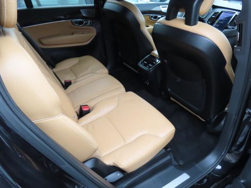 Used 2018 Volvo XC90 T6 Momentum w/ Convenience Package image 16