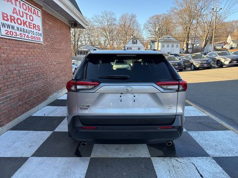 Used 2020 Toyota RAV4 LE w/ Carpet Mat Package image 9