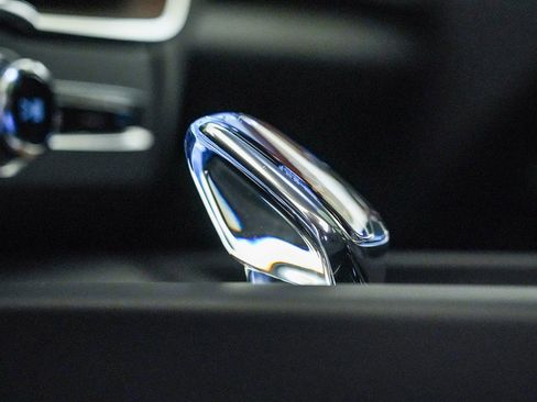 Certified 2023 Volvo XC60 T8 Ultimate w/ Protection Package Premier AWD/4WD image 24