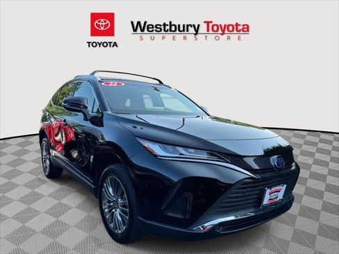 Certified 2022 Toyota Venza XLE image 1