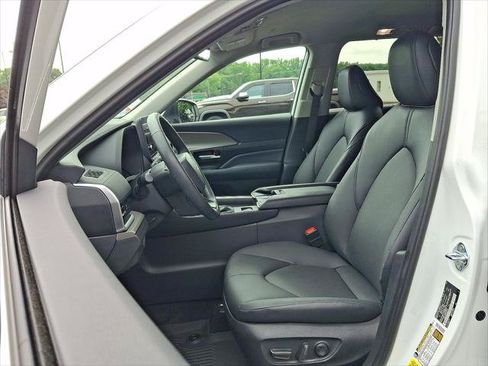 Certified 2025 Toyota Grand Highlander FWD image 13