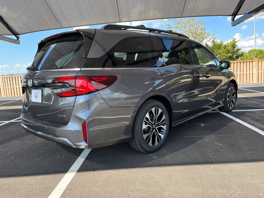 New 2027 Honda Odyssey Elite image 3