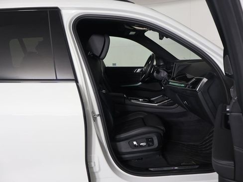 Used 2024 BMW X7 xDrive40i w/ M Sport Package AWD/4WD image 32