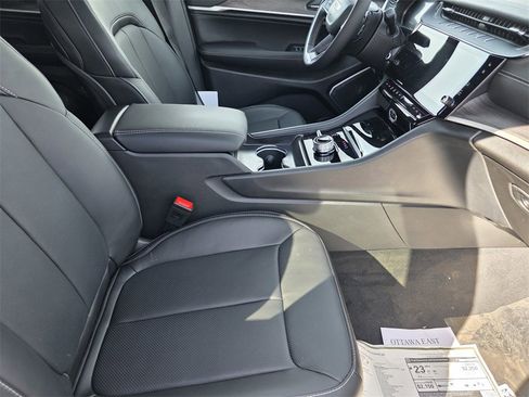 New 2026 Jeep Grand Cherokee Limited image 12