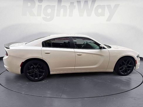 Used 2020 Dodge Charger SXT w/ Blacktop Package image 6