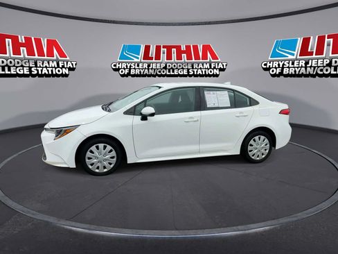 Used 2022 Toyota Corolla LE FWD image 4