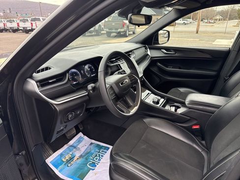 Used 2024 Jeep Grand Cherokee L Laredo image 9