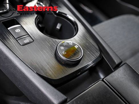 Used 2022 Nissan Rogue SV image 33