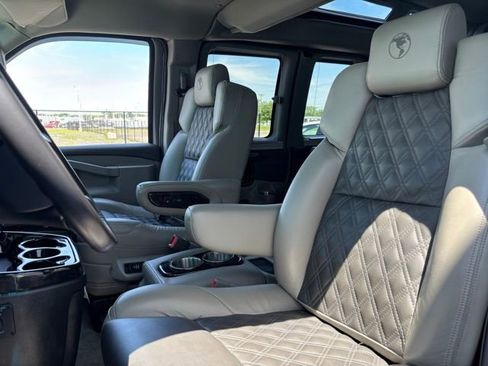 Used 2022 GMC Savana 2500 w/ Enhanced Convenience Package RWD image 17