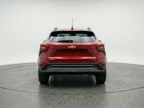 Used 2025 Chevrolet Trax LT FWD image 7