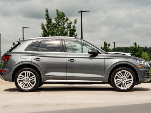 Used 2018 Audi Q5 2.0T Premium Plus w/ Premium Plus Package AWD/4WD image 3