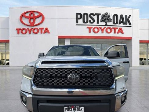 Used 2018 Toyota Tundra SR5 w/ SR5 Upgrade Package image 31