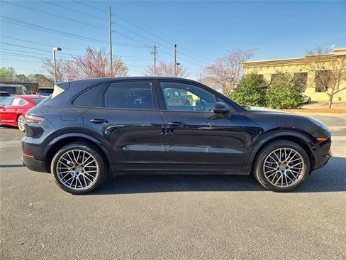 Used 2023 Porsche Cayenne Platinum Edition AWD/4WD image 9