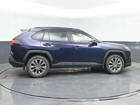 Used 2019 Toyota RAV4 XLE Premium FWD image 15