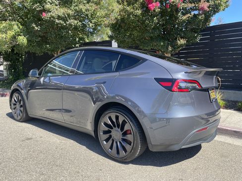 Used 2022 Tesla Model Y Performance AWD/4WD image 13