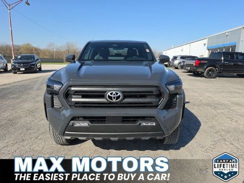 Used 2025 Toyota Tacoma TRD Off-Road AWD/4WD image 3