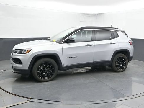 Used 2025 Jeep Compass Limited AWD/4WD image 7