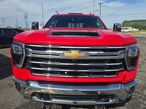 Used 2024 Chevrolet Silverado 3500 LTZ AWD/4WD image 2