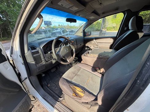 Used 2007 Nissan Titan XE w/ Preferred Pkg image 11