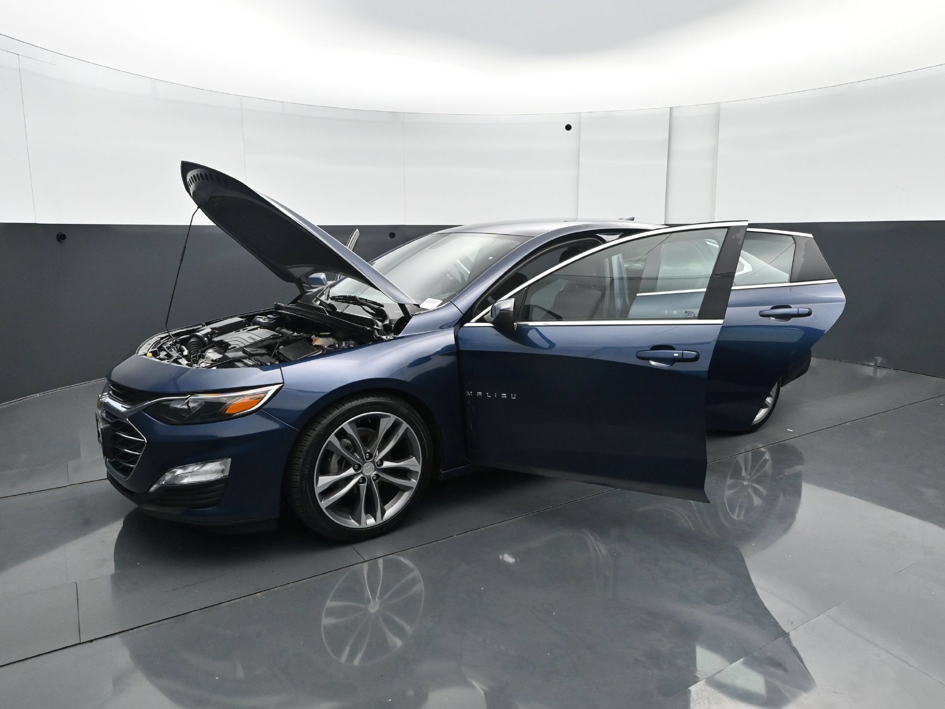 Used 2021 Chevrolet Malibu LT FWD image 29