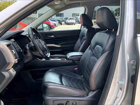 Certified 2023 Nissan Pathfinder Platinum w/ Black Appearance Package AWD/4WD image 18