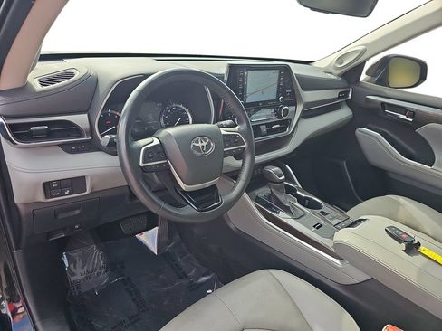 Used 2022 Toyota Highlander Limited FWD image 16