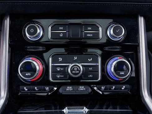 Used 2023 GMC Yukon XL Denali AWD/4WD image 27