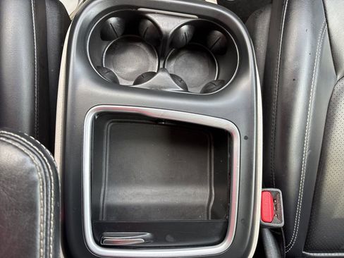 Used 2023 Chrysler Pacifica Touring-L FWD image 35