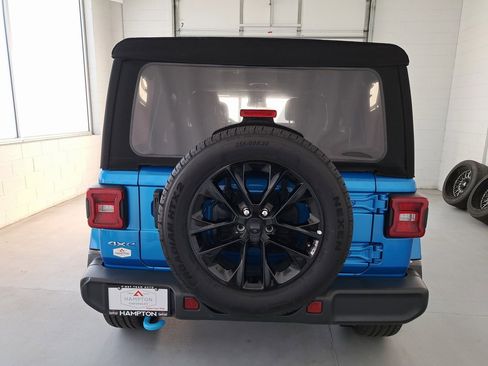 Used 2024 Jeep Wrangler Unlimited Sahara image 6