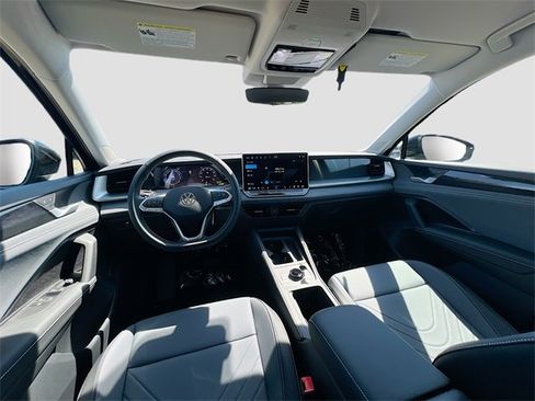 New 2025 Volkswagen Tiguan SE image 22