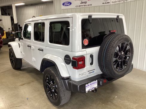 Used 2025 Jeep Wrangler Unlimited Sahara w/ Safety Group AWD/4WD image 3