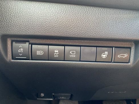 Used 2021 Toyota Venza Limited w/ Advanced Technology Package image 20