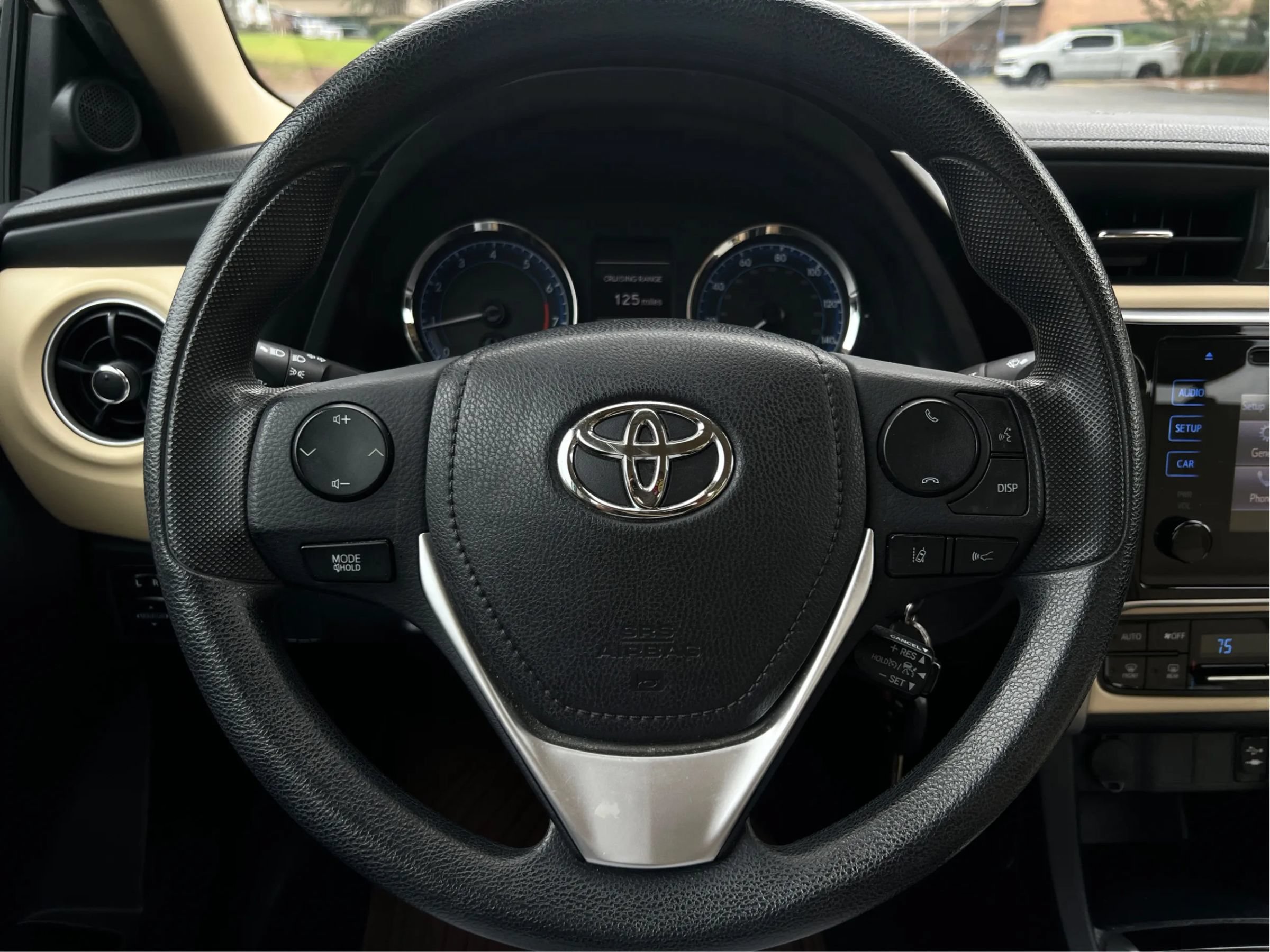 Used 2017 Toyota Corolla LE FWD image 31