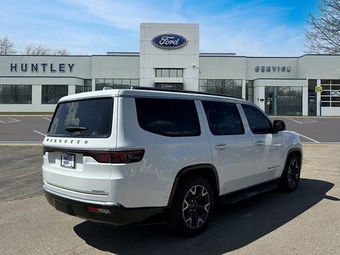 Used 2023 Jeep Wagoneer Series III w/ Convenience Group I image 5