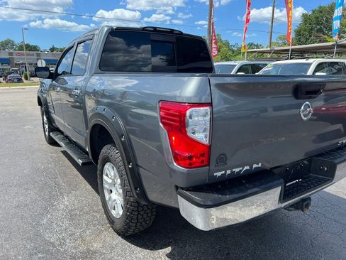 Used 2017 Nissan Titan SV RWD image 5