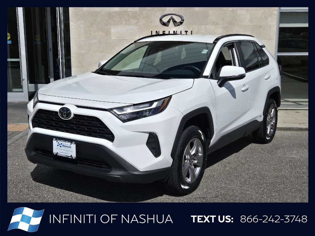 Used 2025 Toyota RAV4 XLE AWD/4WD image 1