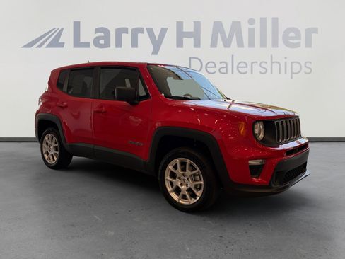 Used 2023 Jeep Renegade Latitude AWD/4WD image 7