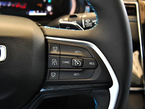 Used 2023 Jeep Grand Cherokee Trailhawk w/ Advanced Protech Group II AWD/4WD image 40