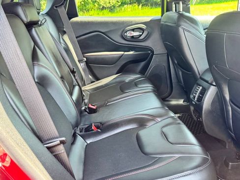 Used 2020 Jeep Cherokee Trailhawk w/ Cold Weather Group AWD/4WD image 19