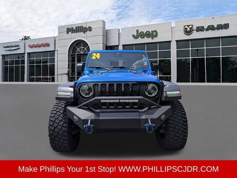Used 2024 Jeep Wrangler Unlimited AWD/4WD image 8