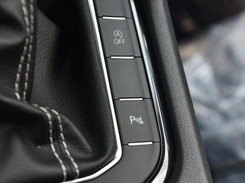 New 2026 Volkswagen Taos SE image 18