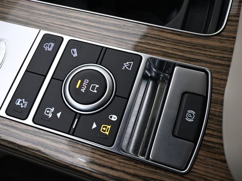 Used 2019 Land Rover Range Rover Supercharged image 32