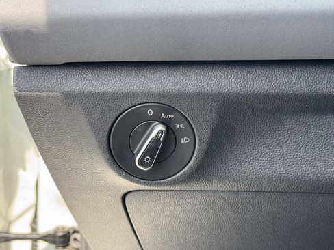 Used 2025 Volkswagen Jetta SE w/ Sunroof Package FWD image 29