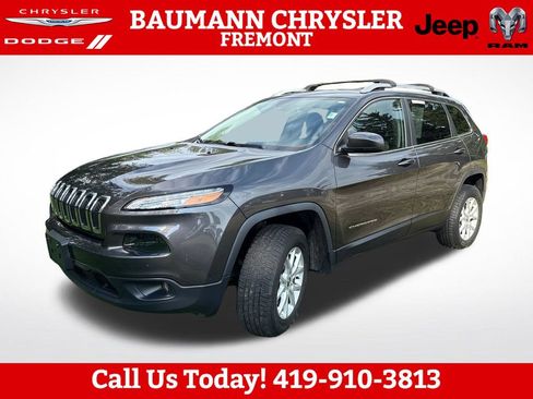 Used 2016 Jeep Cherokee Latitude w/ Safety/Convenience Group AWD/4WD image 2