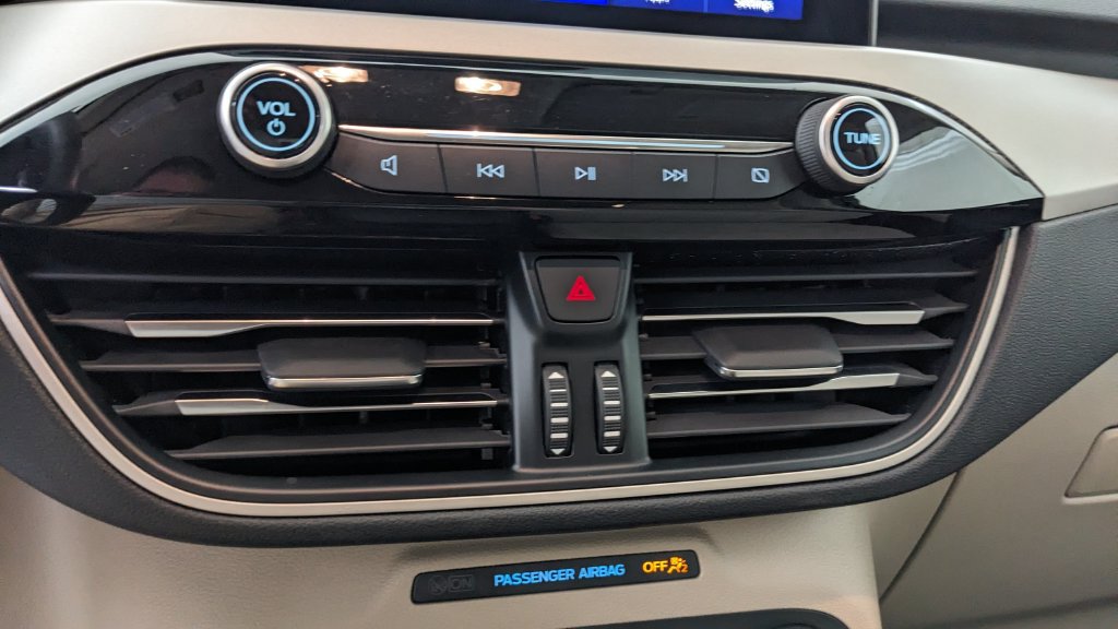 Certified 2020 Ford Escape SE AWD/4WD image 28