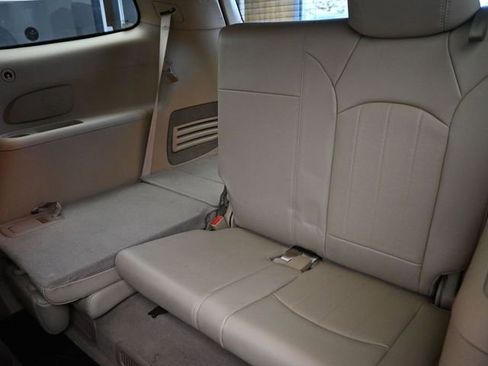 Used 2010 Buick Enclave CXL image 16