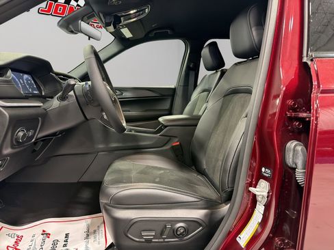 Used 2025 Jeep Grand Cherokee Altitude w/ MOPAR Finishing Package image 3